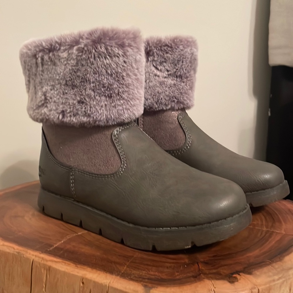 Brand new girls boots